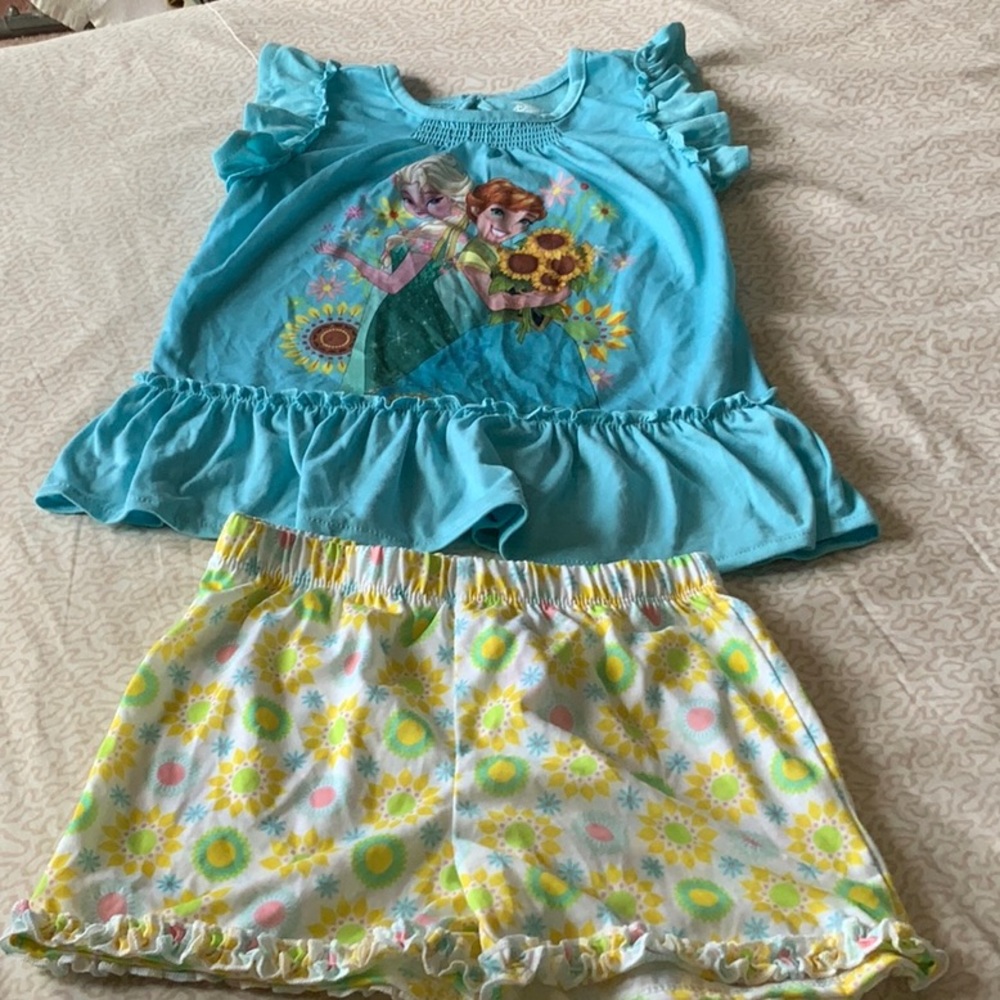 NWT Disney Blue Frozen Ruffle Pajama Set with Sunflower Shorts in size 5/6